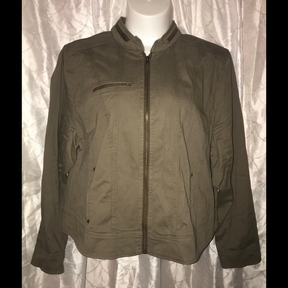 torrid Jackets & Blazers - ⬇️Olive green cropped zipper jacket